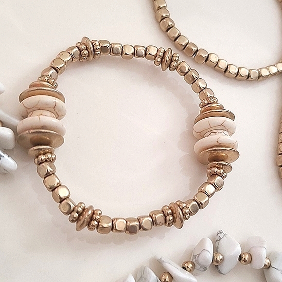 Bracelets - Picture 3 of 9